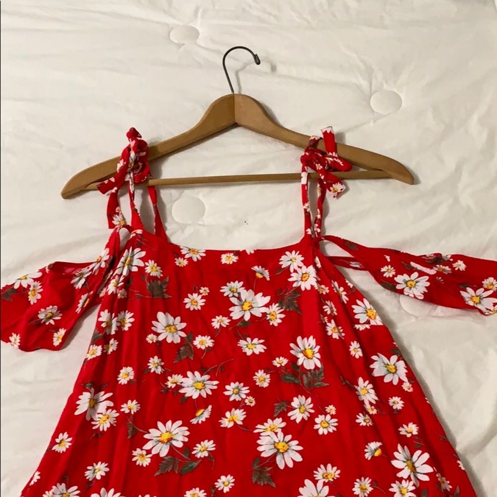 CUTE red daisy dress !!